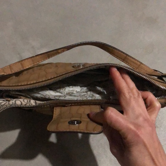 Tan Guess Purse - Picture 6 of 12